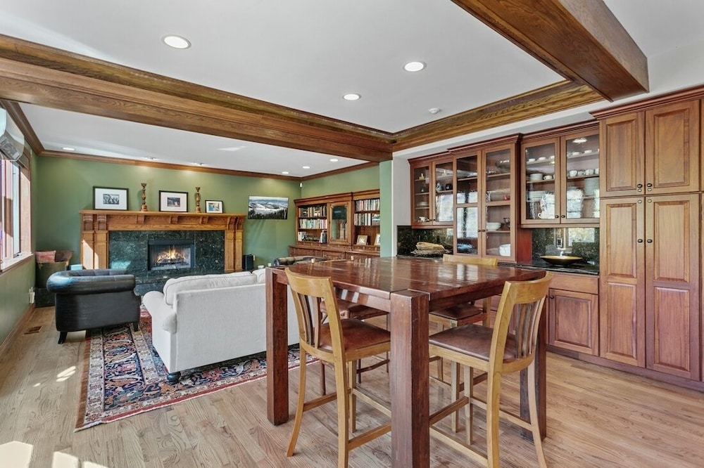 3135 Thistle - 7 Bedroom Private Home 7 Home