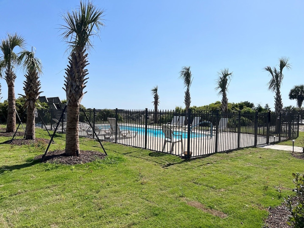 Fins / 1295 Ocean Blvd West 10 Bedroom Home