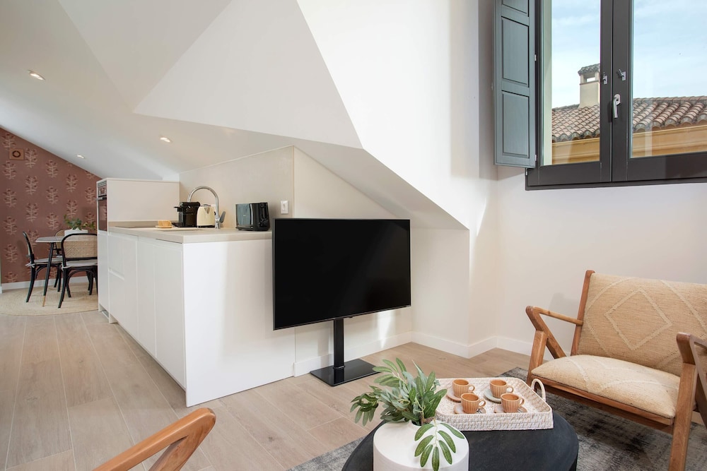 Exclusive 2-bedroom Near the Cathedral. San Matías I