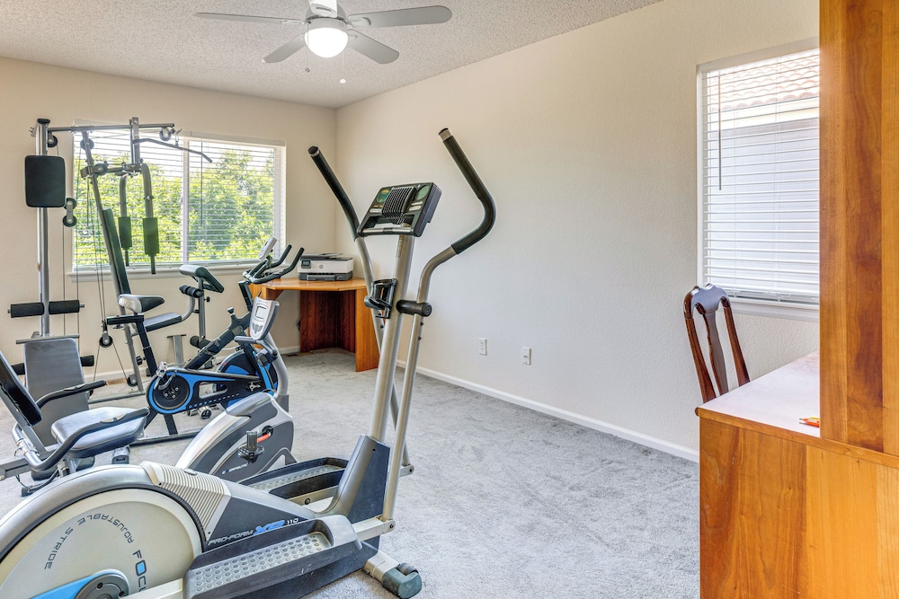 Pet-friendly Retreat w/ Fenced Yard in Denver