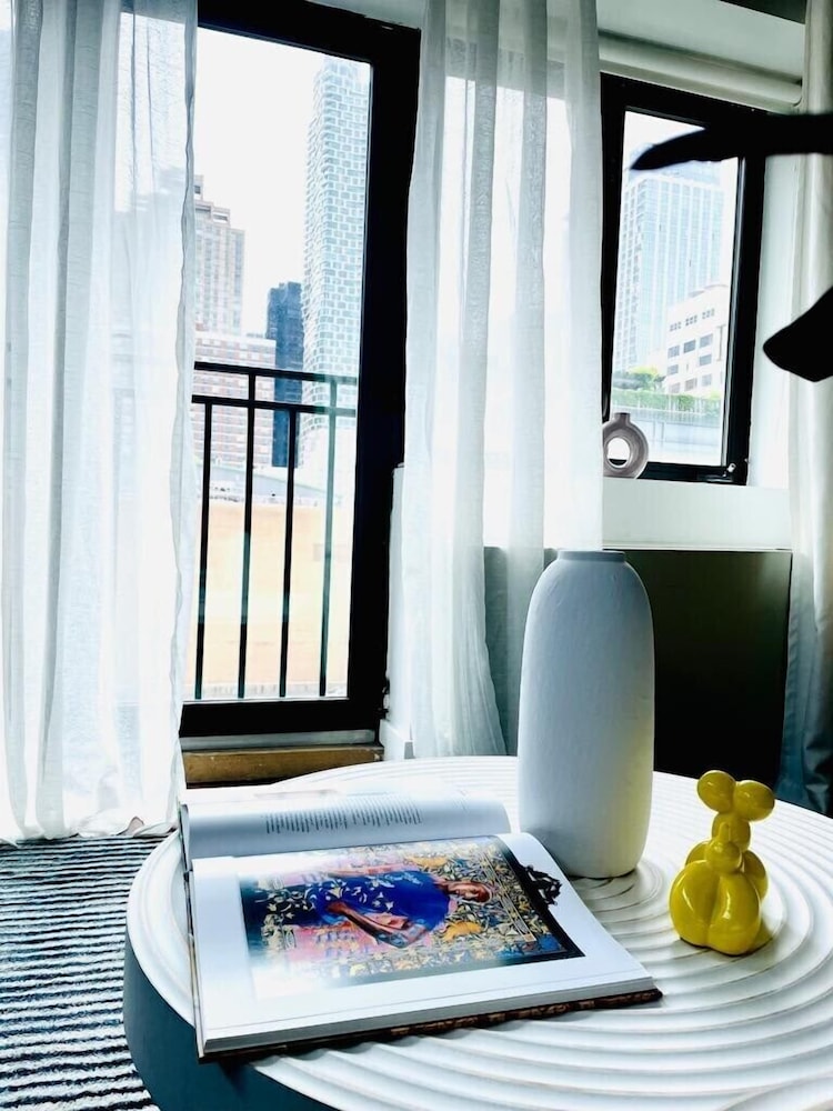 809 Midtown Apartments