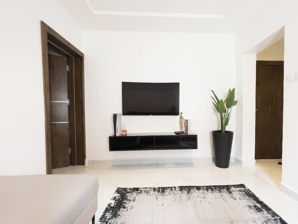 LUXE APARTMENTS