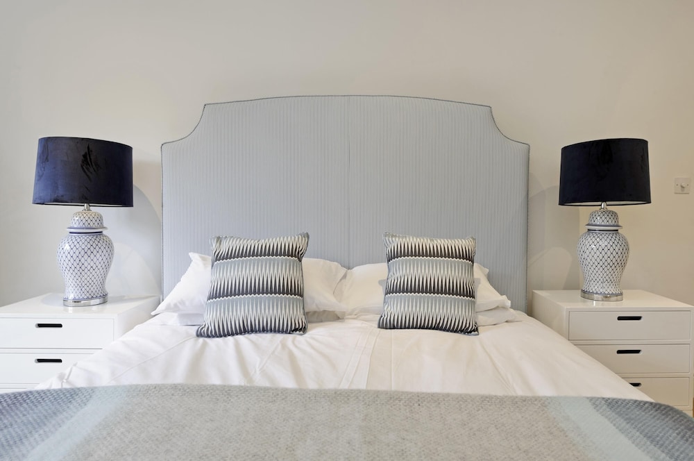 Huge Kensington Garden Flat