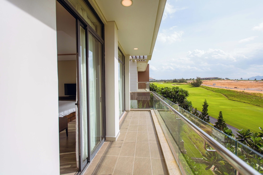 The Palm Nest Cam Ranh Pool Villa