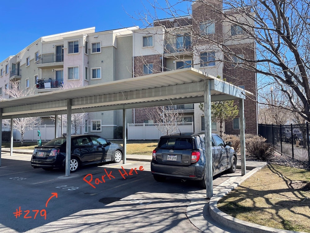 Condo Near Convention Center Sleeps 9