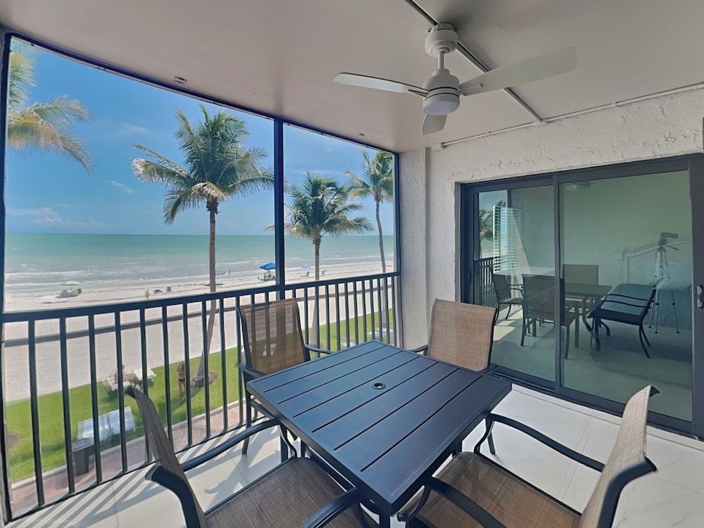 Seaside 2 by Distinctive Beach Rentals