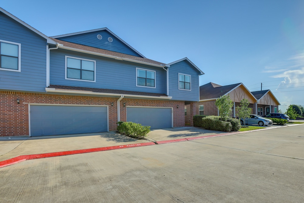Pet-friendly Duplex Unit in Southwest Houston