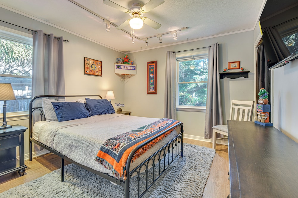 Spacious Home w/ Hot Tub in Fort Walton Beach!