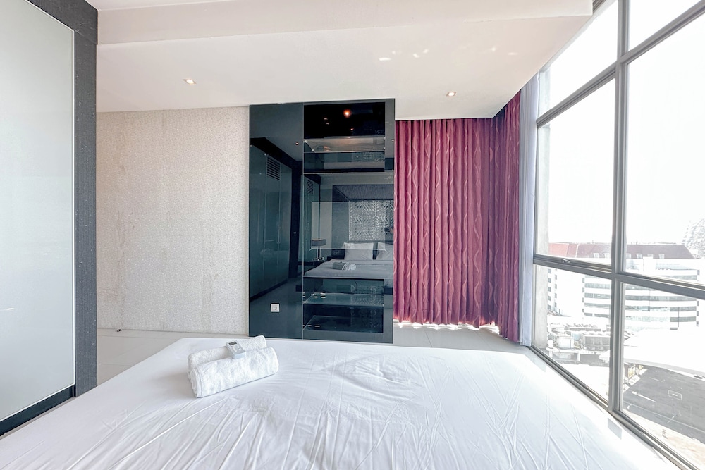 Spacious And Comfortable Living 3Br Apartment At Aryaduta Residence