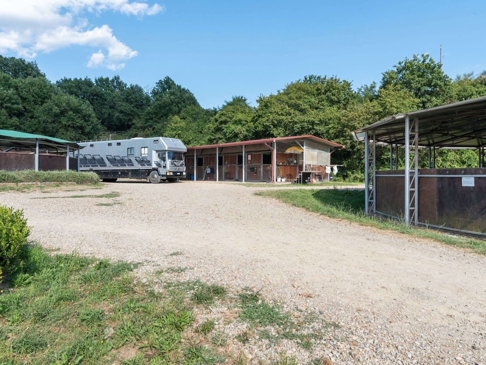 Tranquil Farmhouse in Terranova Bracciolini near Nightlife