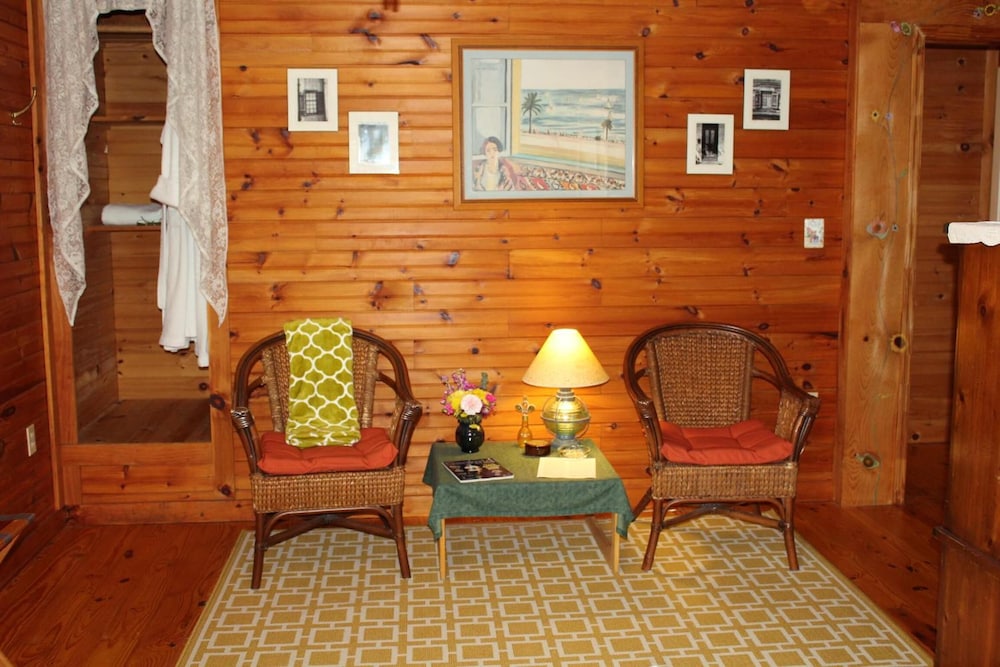 Henson Cove Place B&B with Cabin