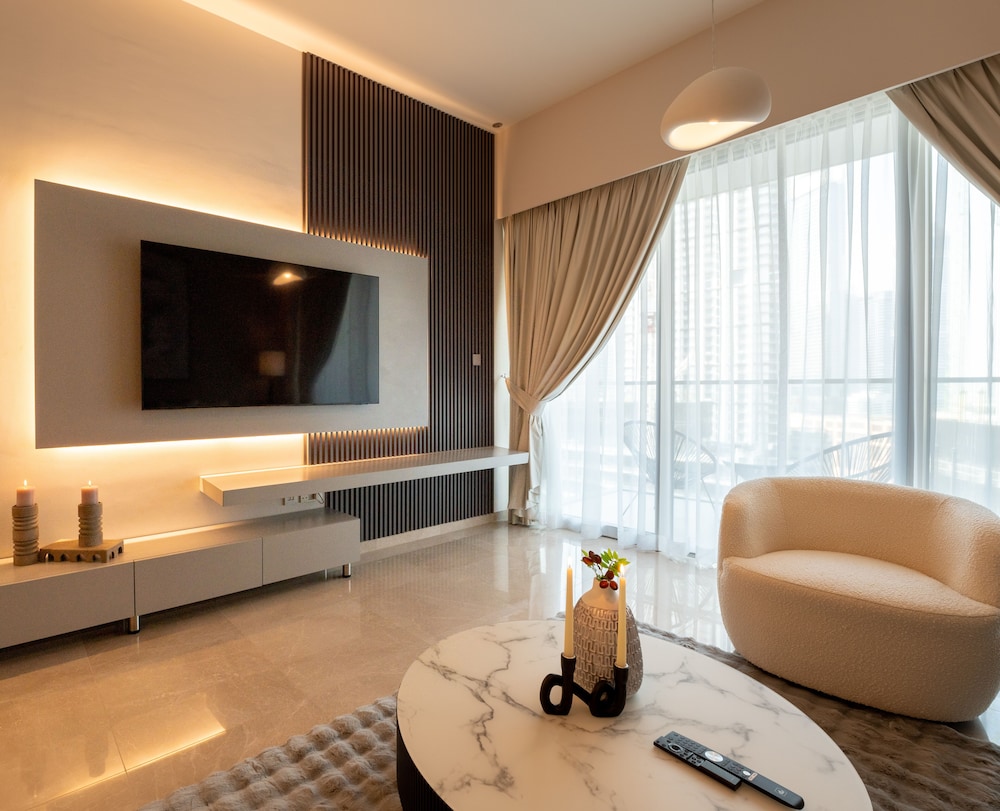 Downtown Luxe 1BR Vibes at Grande