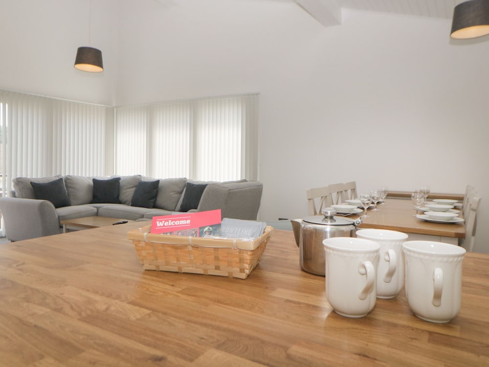 Harcombe House Bungalow 2