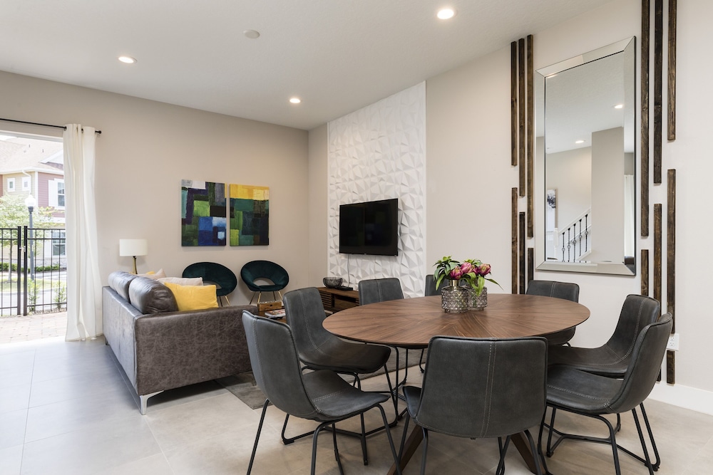 Summerville Vacation Homes by Columbia Management