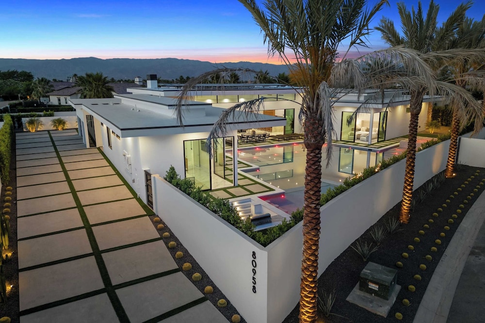 Sleeps 17 Pool & Pickleball Sun-kissed Desert Escape Bravo Villa #1 by Avantstay