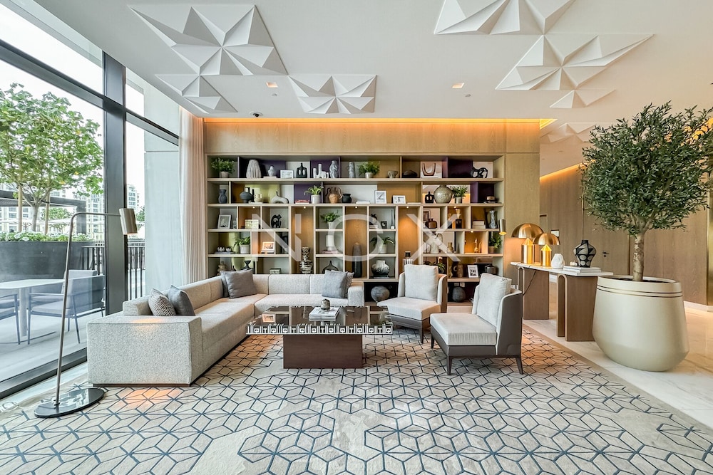 Modern 1BR 15th Floor Palace Residence