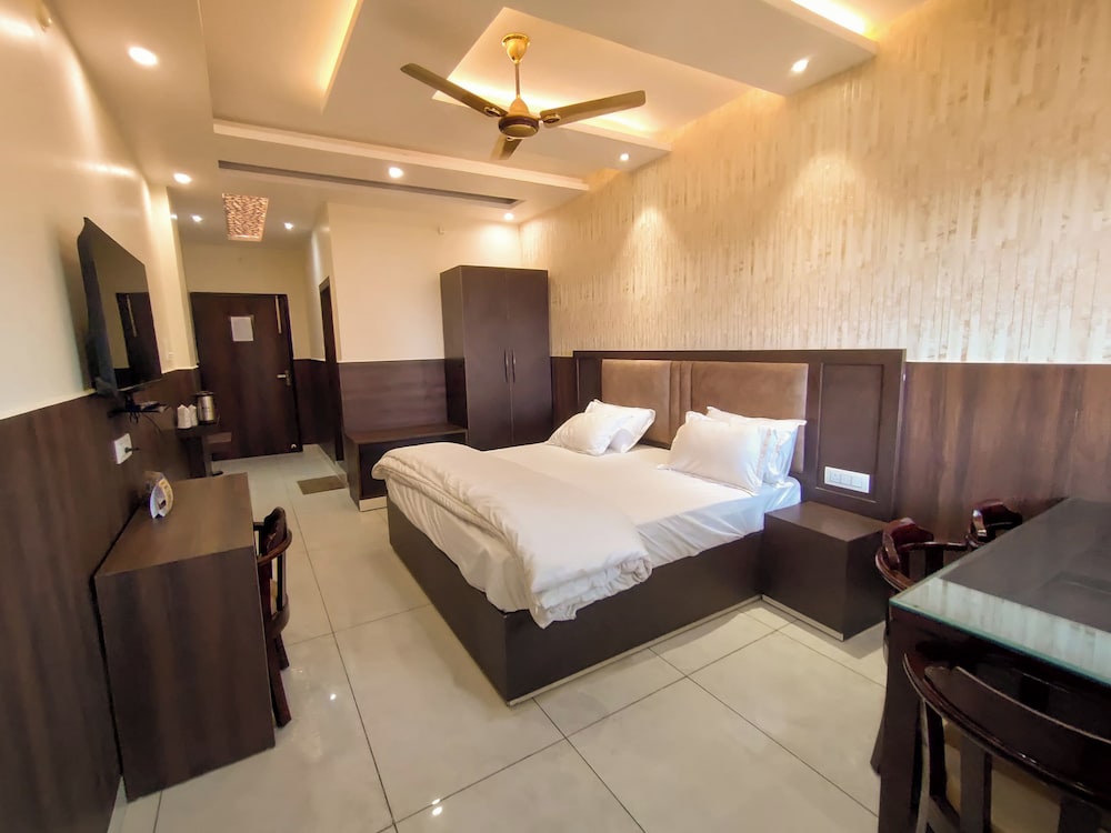 Cottage Club Inn