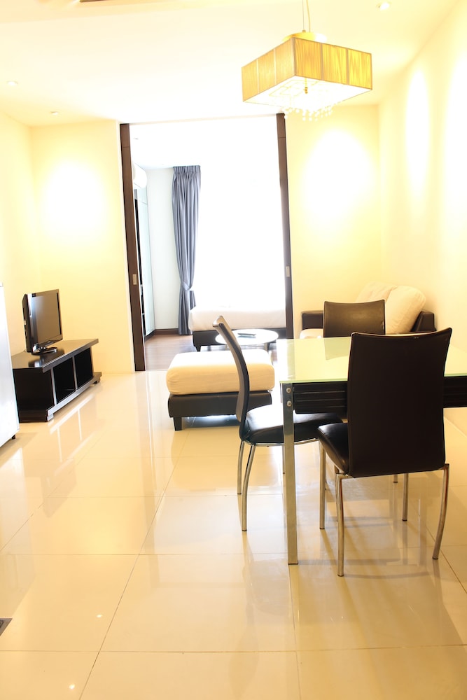 Peaceful Service Suites at Taragon Puteri Bintang photo 8