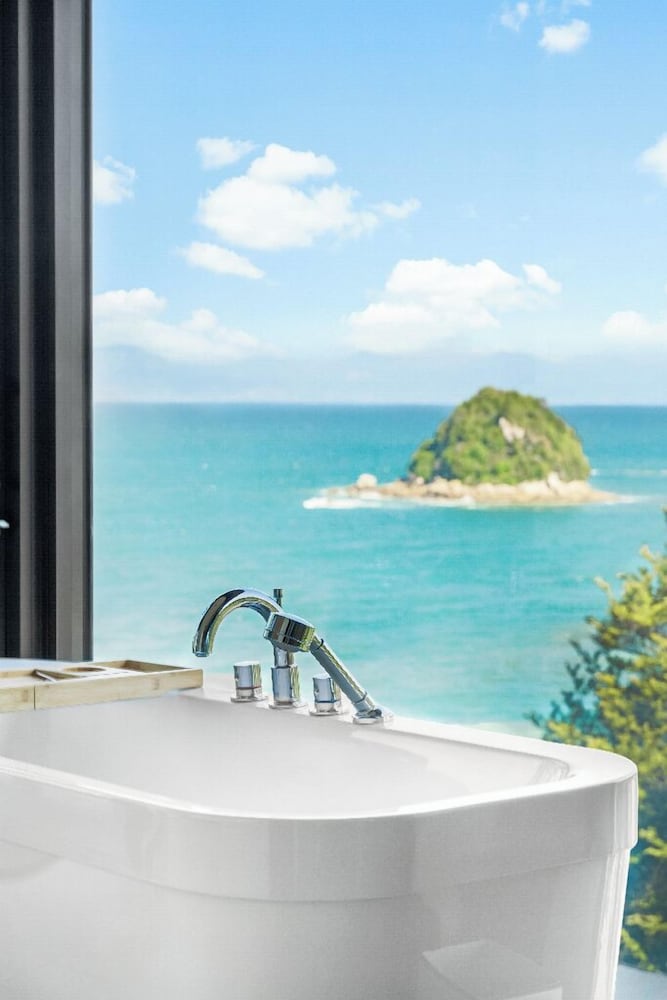 Exclusive Suite - Ocean Views & Beach