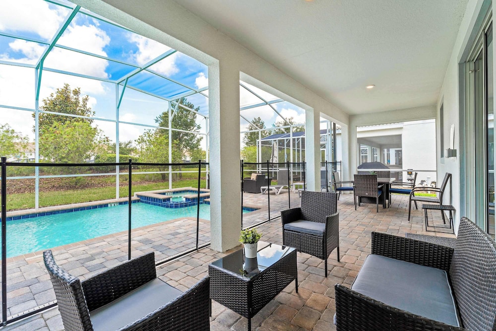 Resort Vibes At Championsgate - Home for 14 With Private Lanai - Image 3