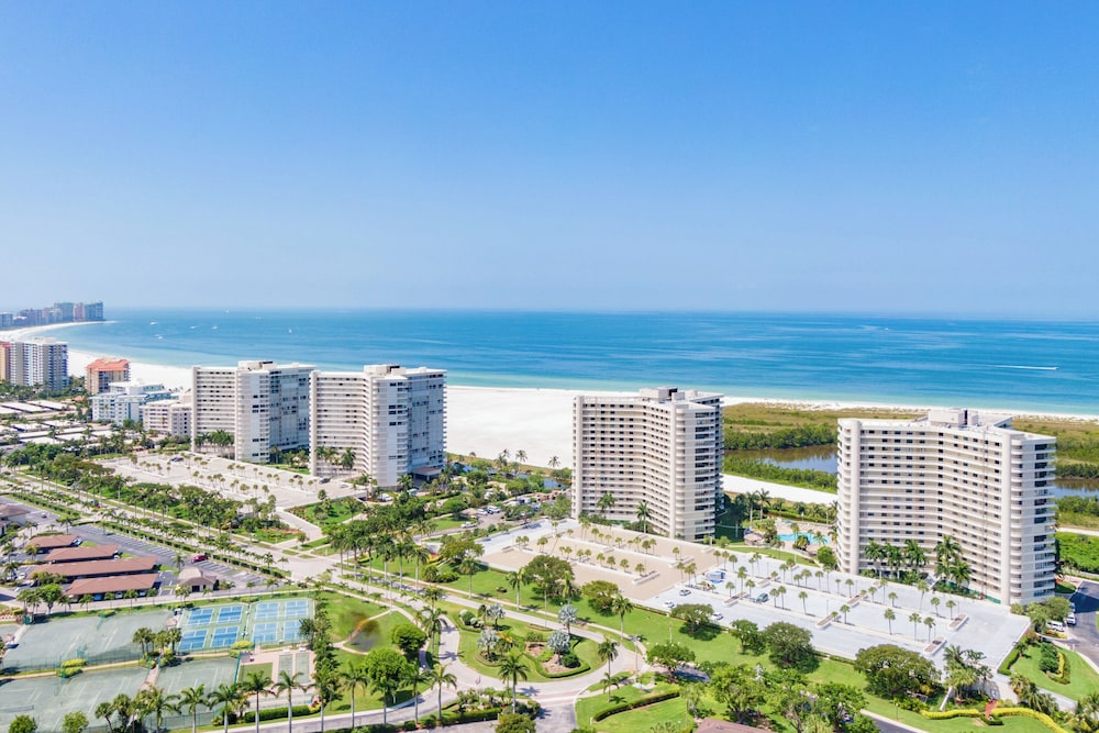 Sunset View & On Beach: Marco Island Condo