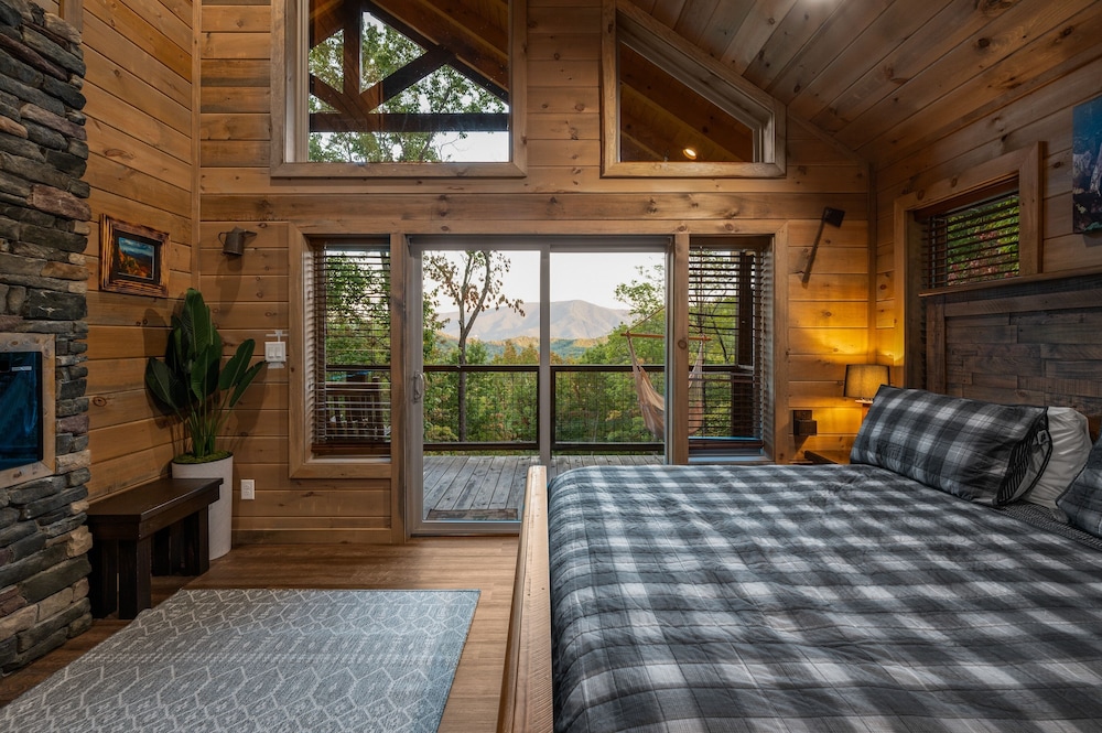 Goodness Gracious 3 Bedroom Cabin by RedAwning - Property Image 31