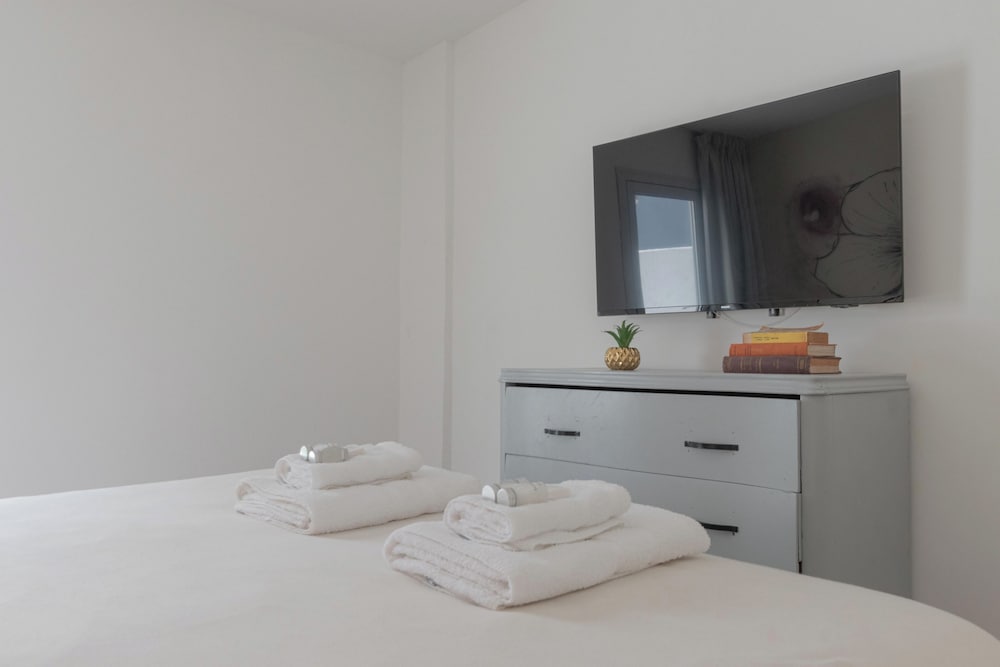 MOT + New Villa vega- Piscina, Terraza & BBQ 8 pax