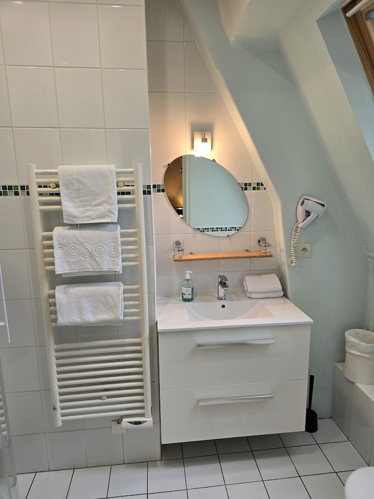Castel Bayeux Guesthouse