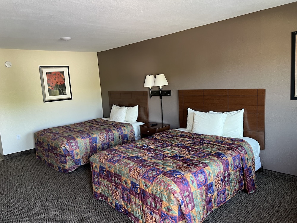 All Star Inn & Suites