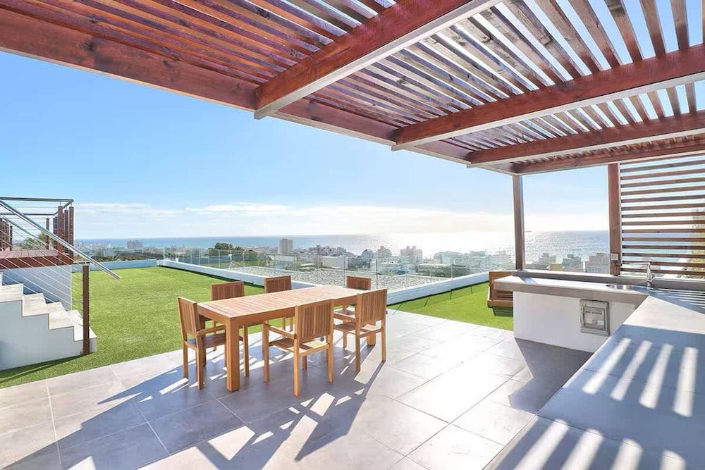 Deluxe Luxury 2 Bedroom Apartment Seapoint