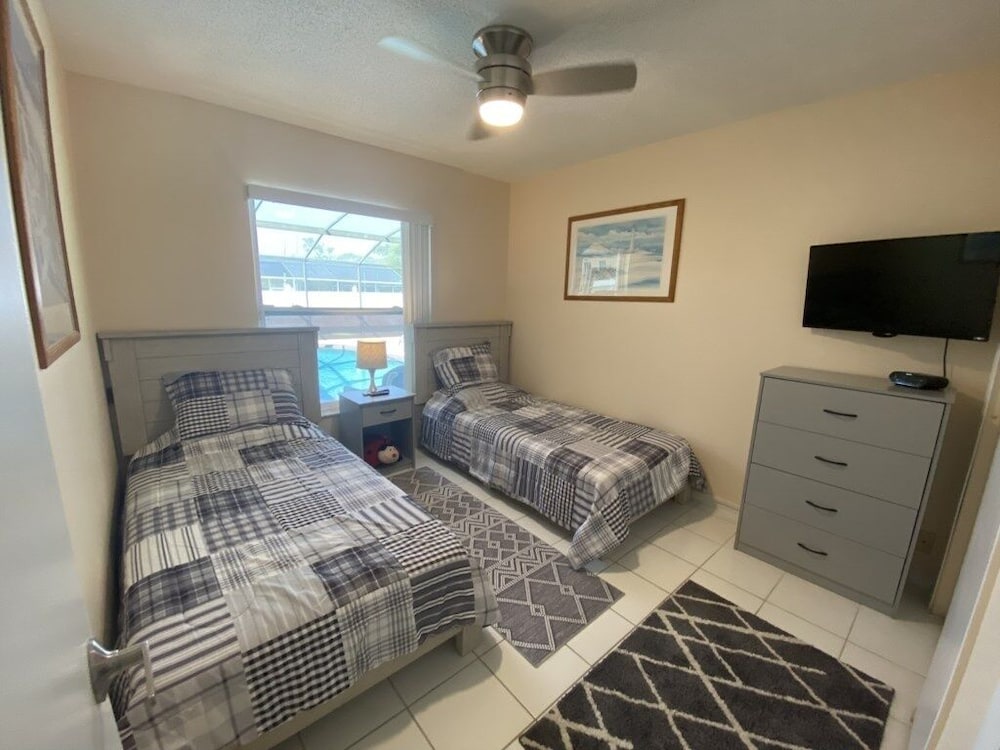 Relaxing Indian Ridge Home W/ Pool, Near Disney & More 4 Bedroom Villa