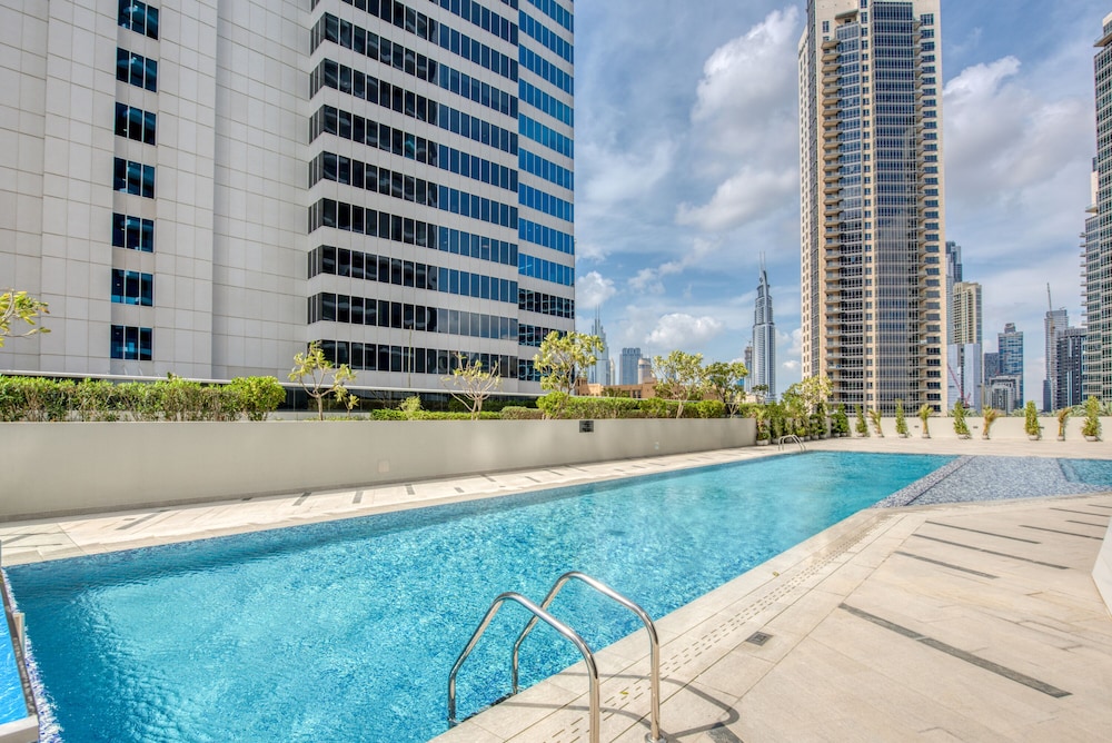 Maison Privee - Luxury Apt W/Burj Khalifa Vw & Dubai Canal Access