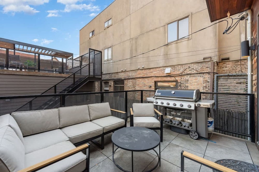 Stunning 5BR Home With 2 Rooftops Sauna Hot Tub