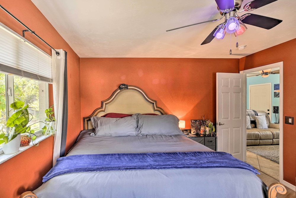 Updated Fort Myers Escape w/ Screened Lanai!