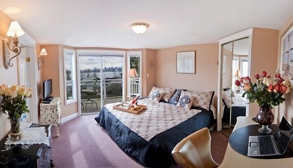 Ocean Breeze B&B view 3