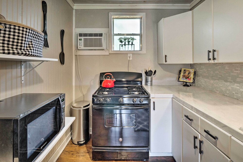 Charming Lake Travis Cottage 20mi to Dtwn Austin - Property Image 19