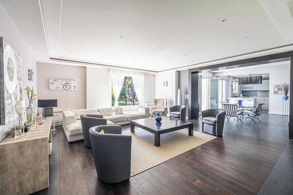 A/c Villa 8br/15p With Pool & Tennis - Antibes
