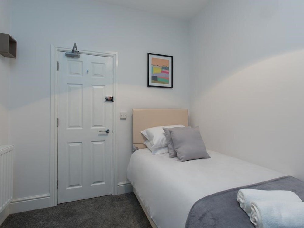 Townhouse @166 Ruskin Rd