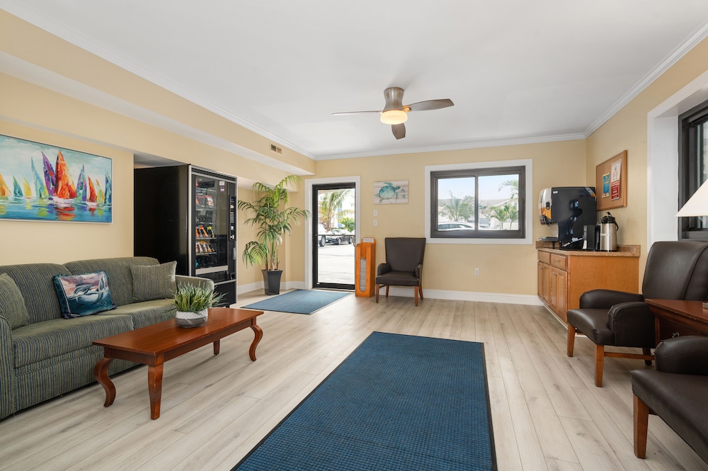 Coastal Palms Inn & Suites