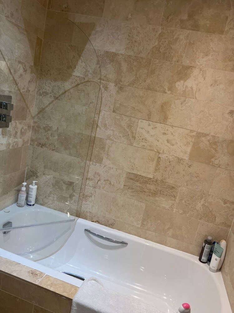 Tranquil 1 Bedroom Apartment With River View