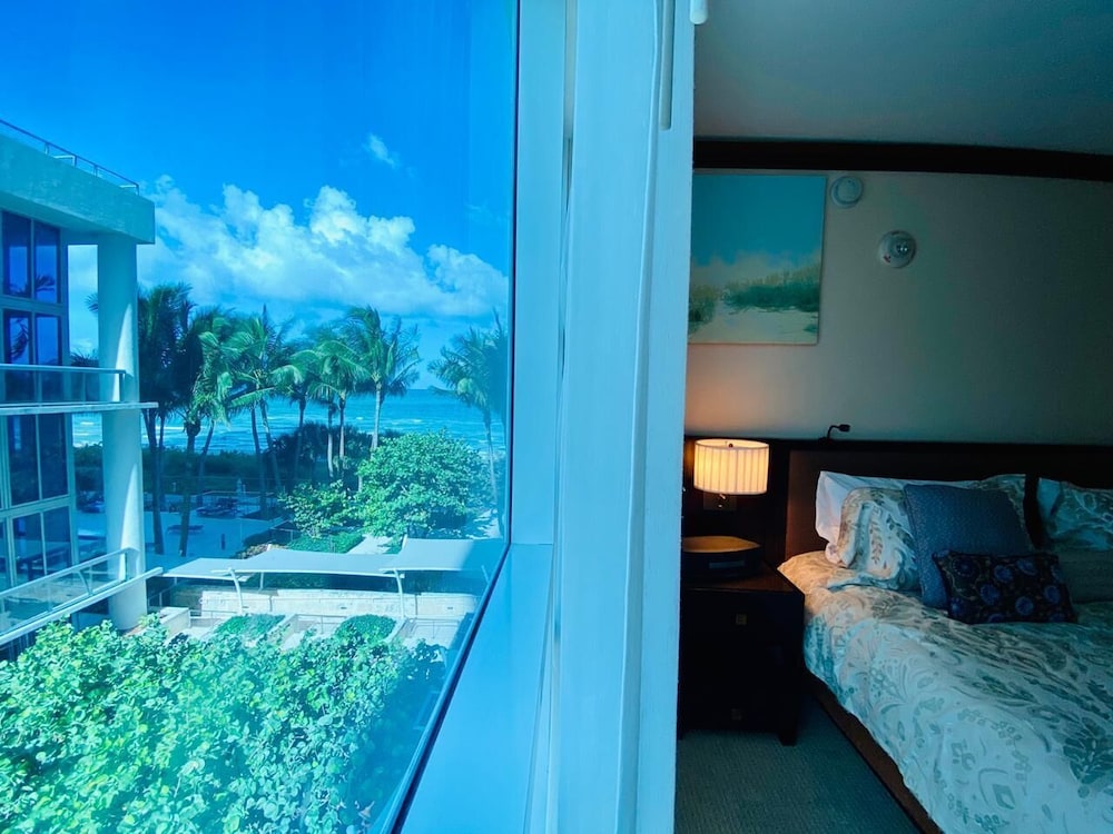 Carillon Miami Beach Private Suites