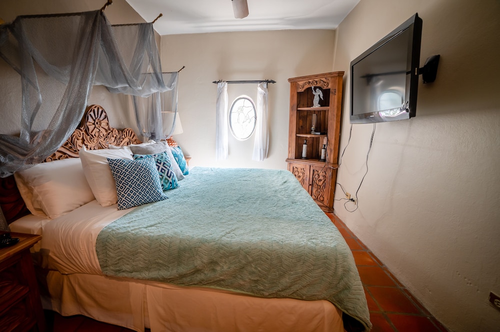 Charming Villas by Casa Holistic B&B view 5