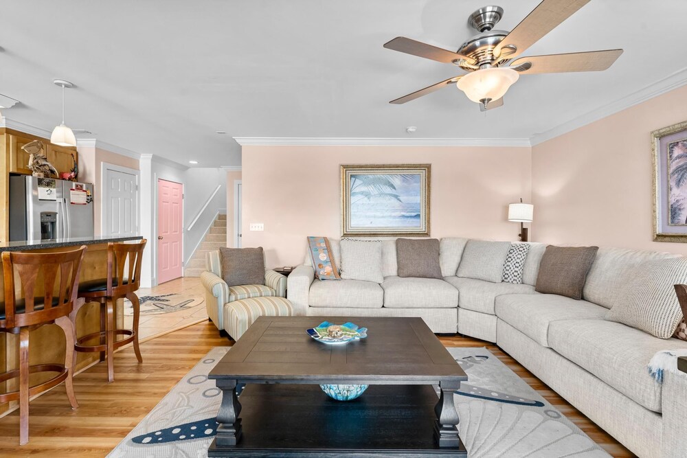 Pet Friendly Beach House - One Palm