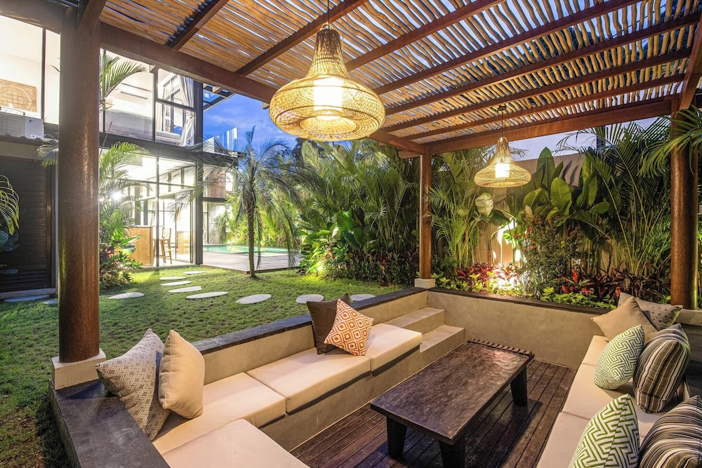 Elegant 6BR Canggu Villa Steps From the Ocean