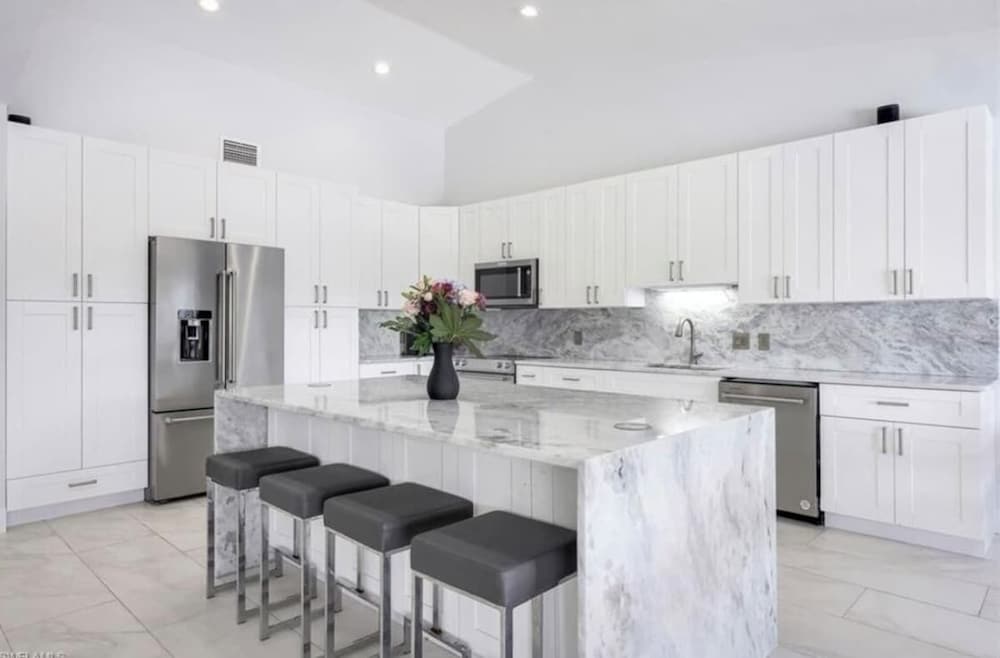 Oceanfront Retreat in Fort Myers - 3 Bedrooms, Private Pool