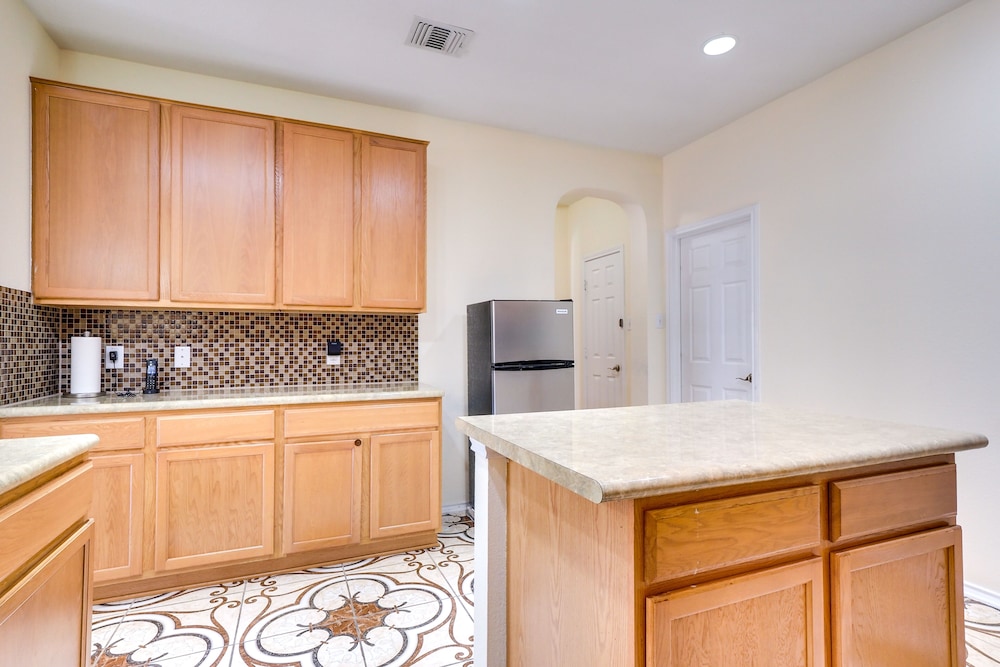 Pet-friendly Round Rock House w/ Fenced Backyard! view 4
