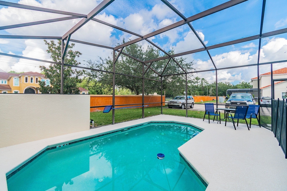 4BR Townhome w/ Pool in Bella Vida Resort