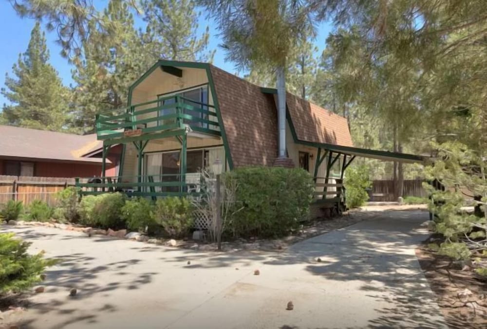 Hotel Big Bear's Lair Home - Image 1