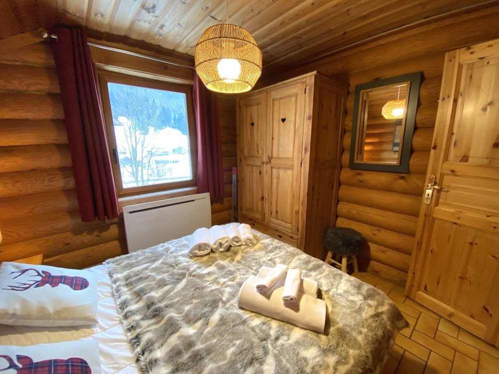 Chalet in La Bresse With Hot Tub & Mountain Views