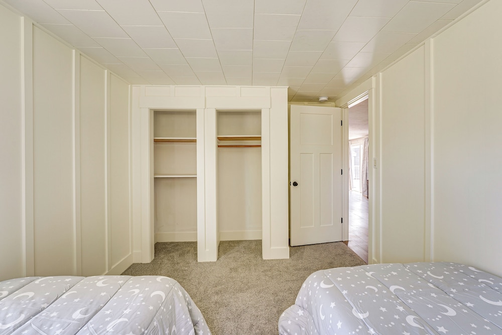 < 3 Mi to Double JJ Resort: Home w/ Large Yard!